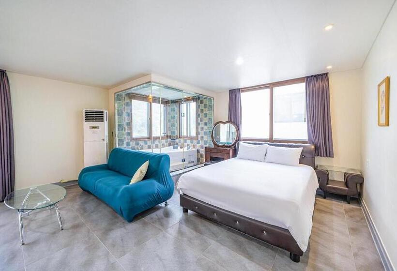 リゾートホテル Die Pause Pool Villa Pension