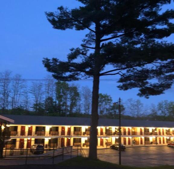 هتل Amber S Inn & Suites