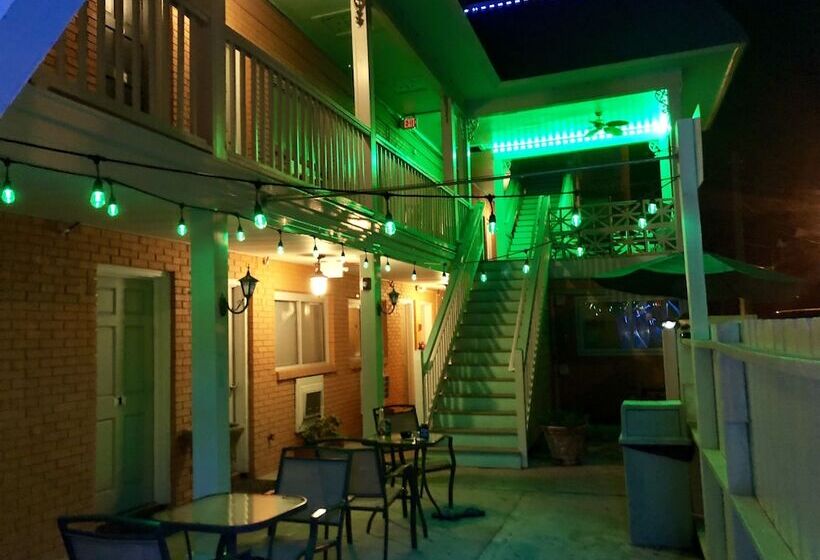 هتل Atlantis Inn   Tybee Island