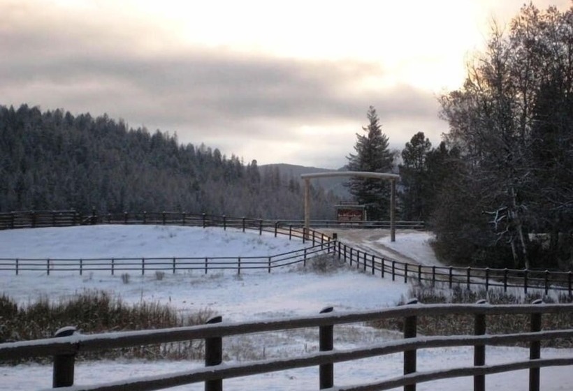 فندق Bar W Guest Ranch