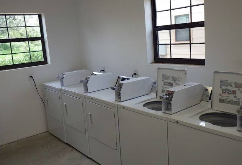 酒店 Brush Country Lodge