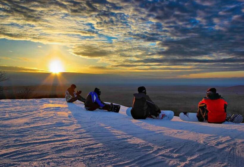 Отель Caberfae Peaks Ski & Golf Resort