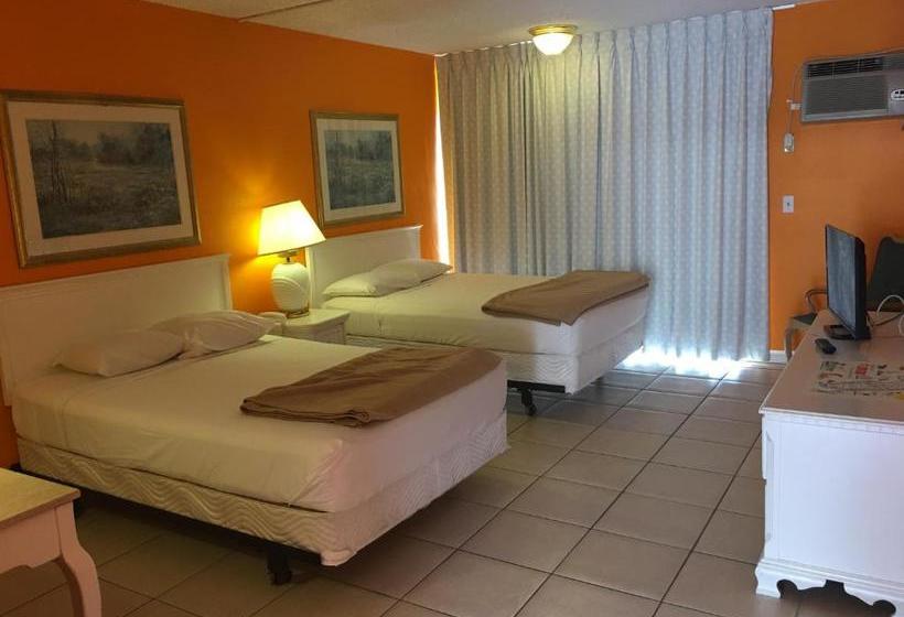 فندق Camelot Waterfront Inn