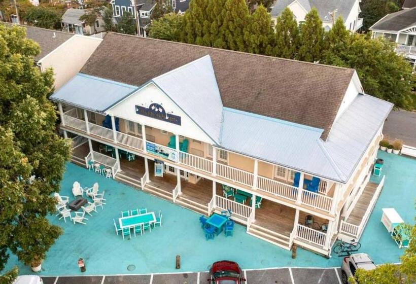 فندق Canalside Inn