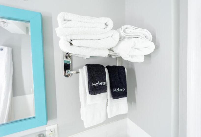 فندق Canalside Inn