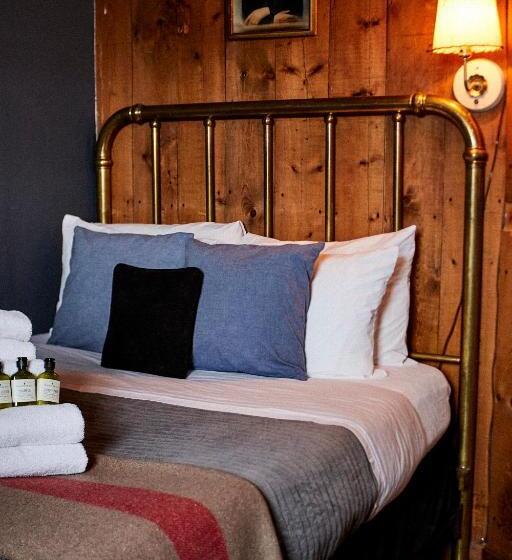 هتل Crew S Quarters Boarding House   Caters To Men