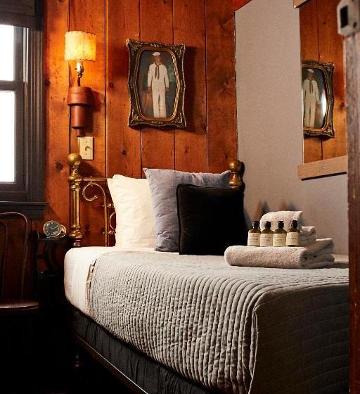 هتل Crew S Quarters Boarding House   Caters To Men