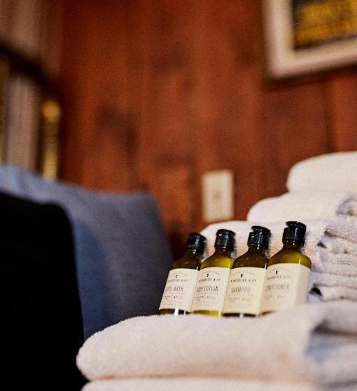 هتل Crew S Quarters Boarding House   Caters To Men