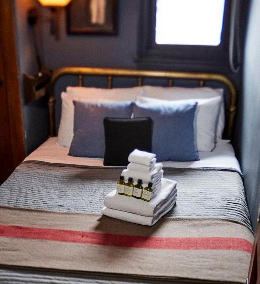 هتل Crew S Quarters Boarding House   Caters To Men