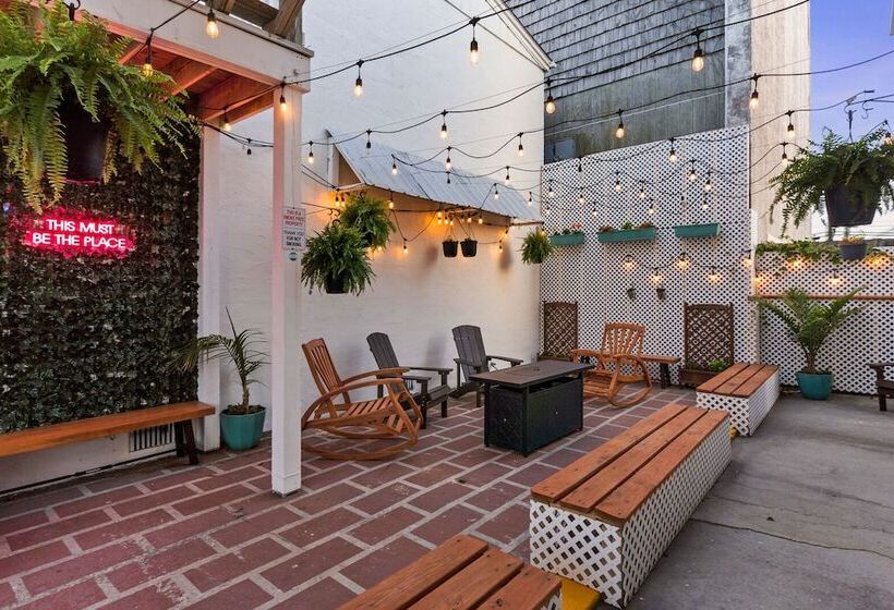 ホテル Dry Dock Inn