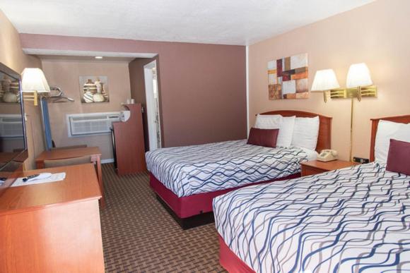 هتل Esquire Inn