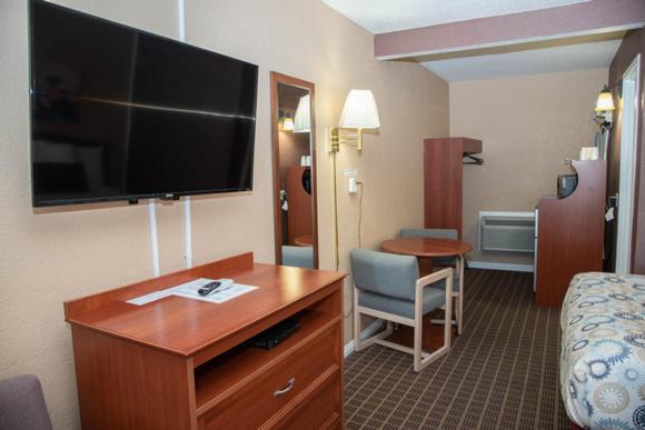 هتل Esquire Inn