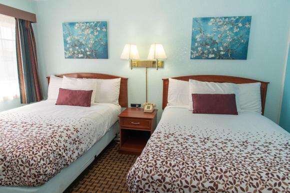 هتل Esquire Inn