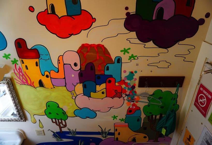 فندق Green Tortoise Hostel