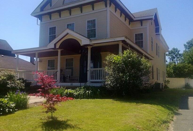 בית מלון כפרי Naomi's Inn Bed & Breakfast