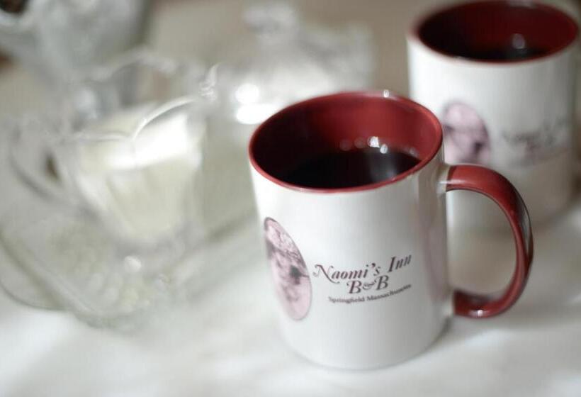 בית מלון כפרי Naomi's Inn Bed & Breakfast