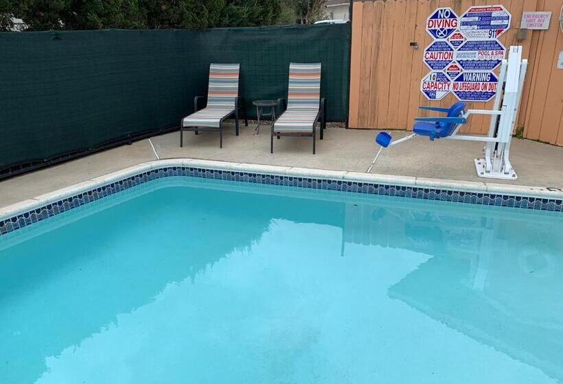 בית מלון כפרי Rancho California Inn Temecula