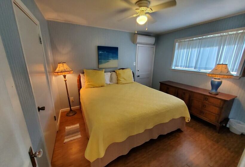 هتل Sea And Sands Cottages