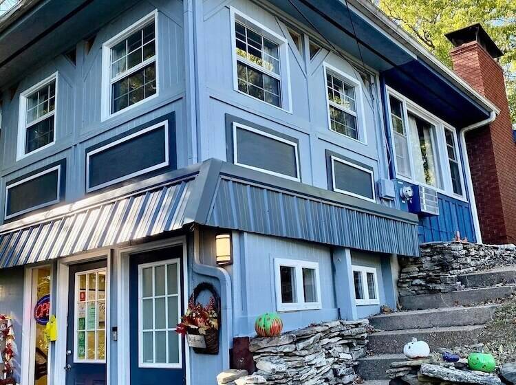 ホテル Shady Acre Inn And Suites