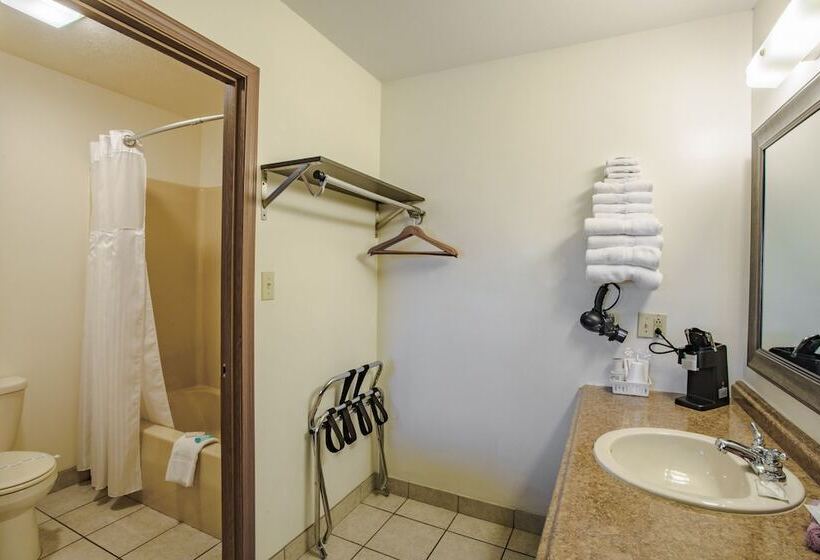 ホテル Shady Acre Inn And Suites