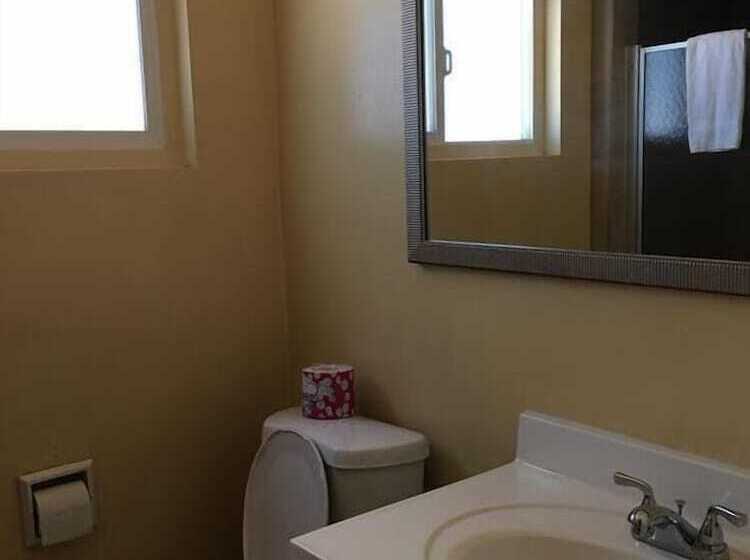 فندق Sky Ranch Inn