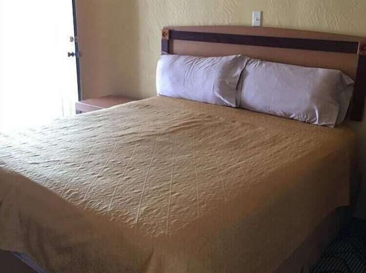 فندق Sky Ranch Inn