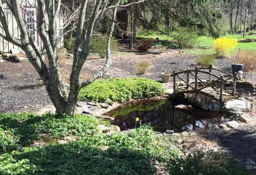 בית מלון כפרי The Frogtown Inn