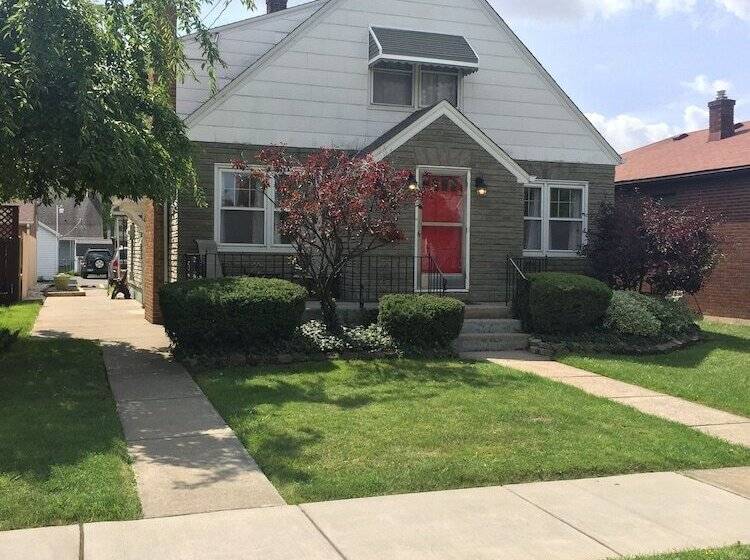 هتل The Little Italy Of Niagara Falls Bed & Breakfast