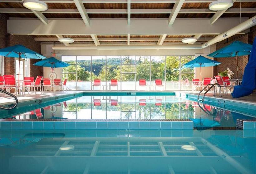 فندق White River Inn & Suites