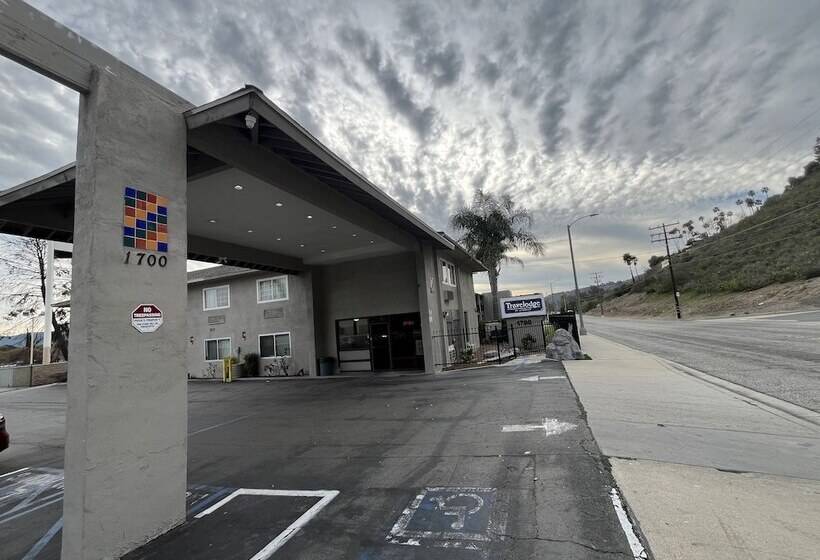 فندق Travelodge By Wyndham Fairplex Pomona