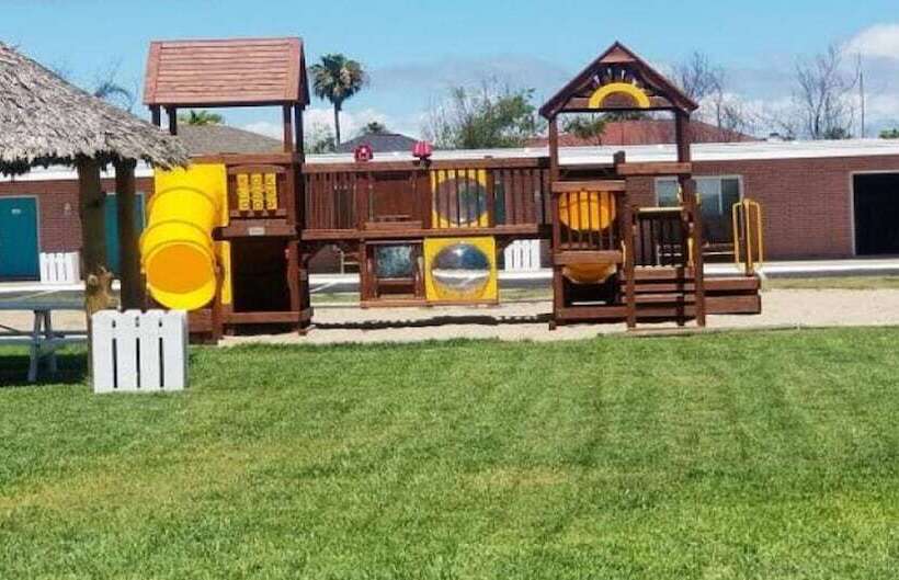 Shark Reef Resort Motel & Cottages