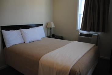 Shore Point Motel