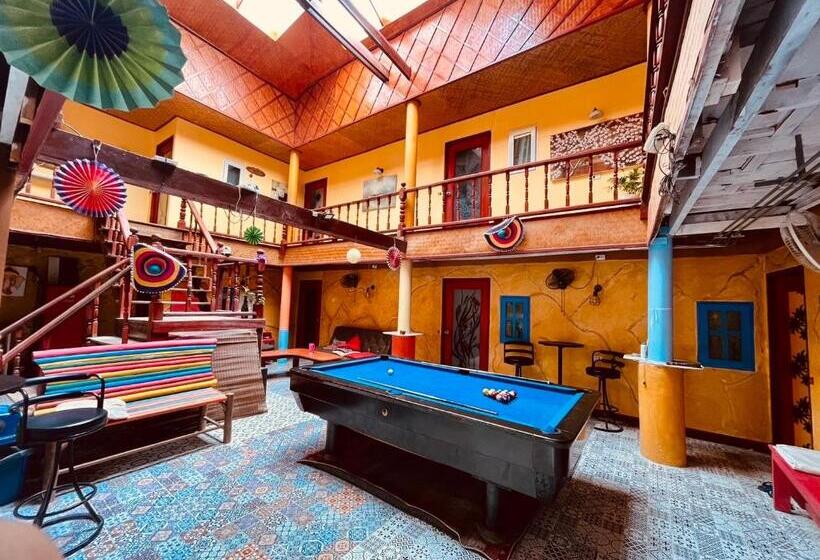 هتل Havana Nights Phi Phi