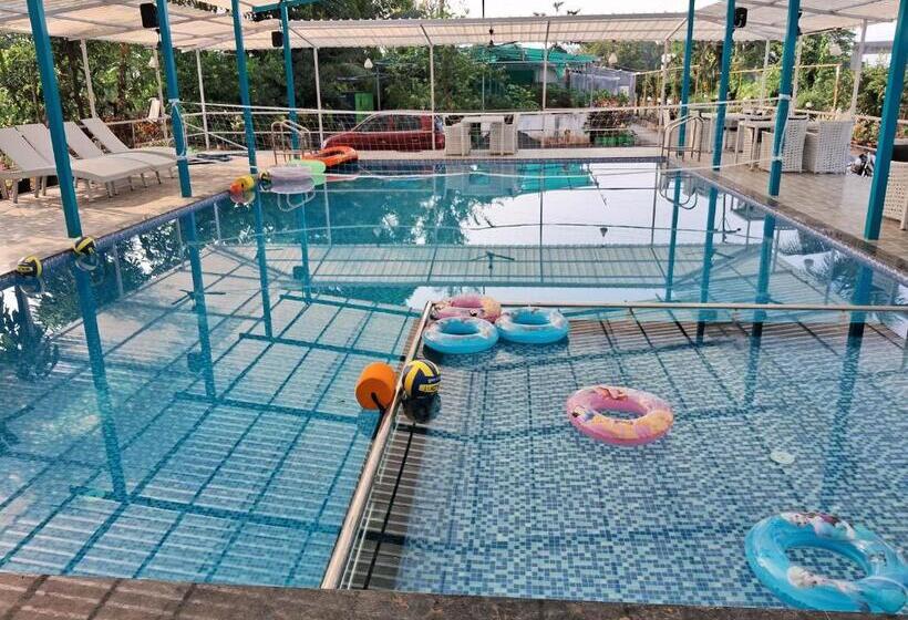 فندق Splash Resort