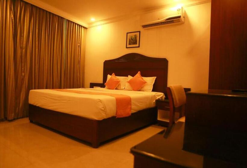 فندق The Vijaya Palace