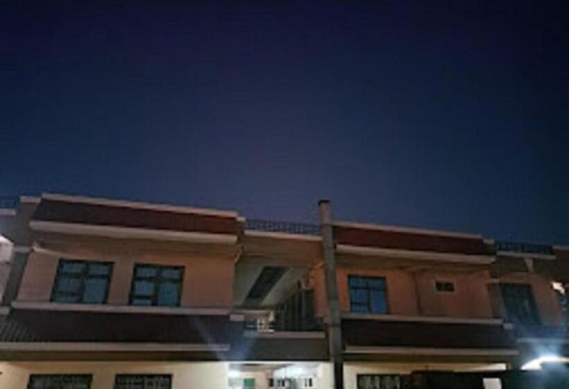 ホテル Varun Inn