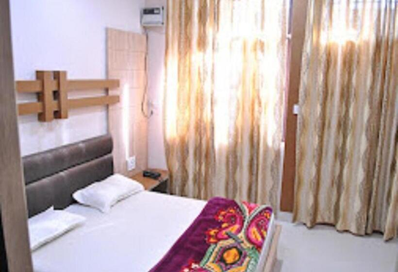 ホテル Varun Inn