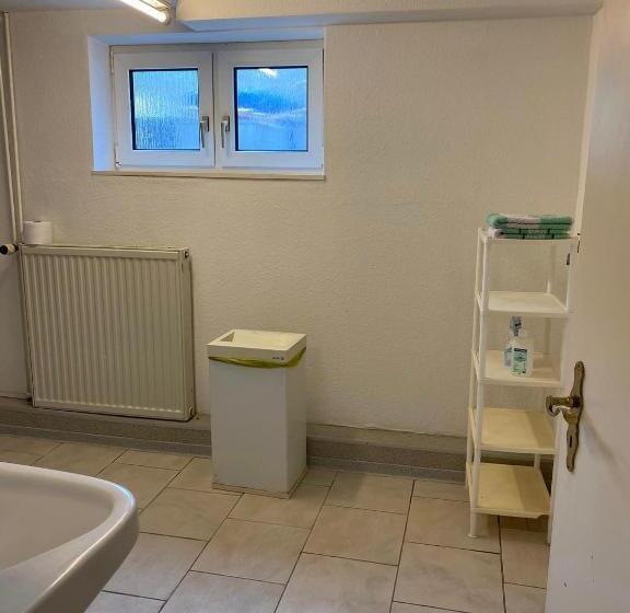 פנסיון Van Kim 2   Souterrain Monteurwohnung