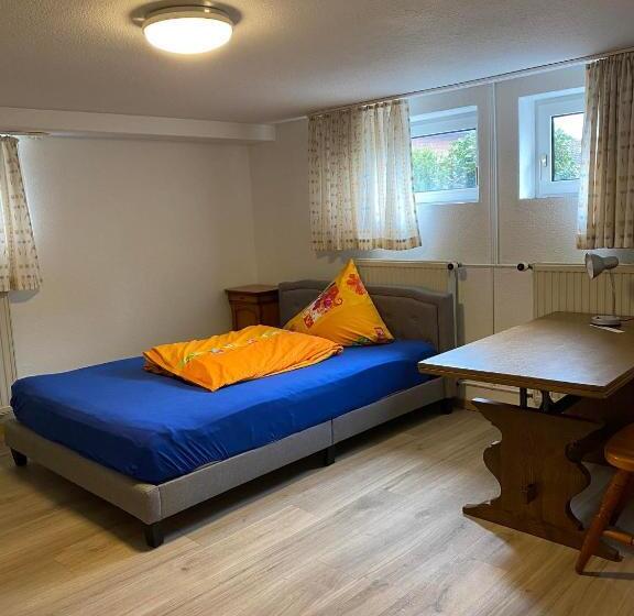 פנסיון Van Kim 2   Souterrain Monteurwohnung