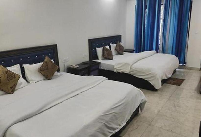 בית מלון כפרי Aar Kempty Lake Resort