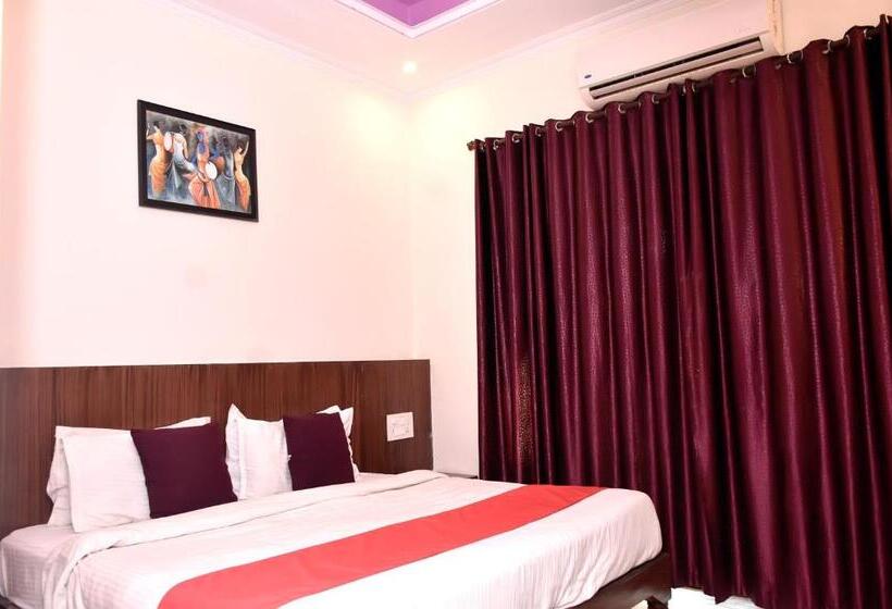 هتل Paramod Palace