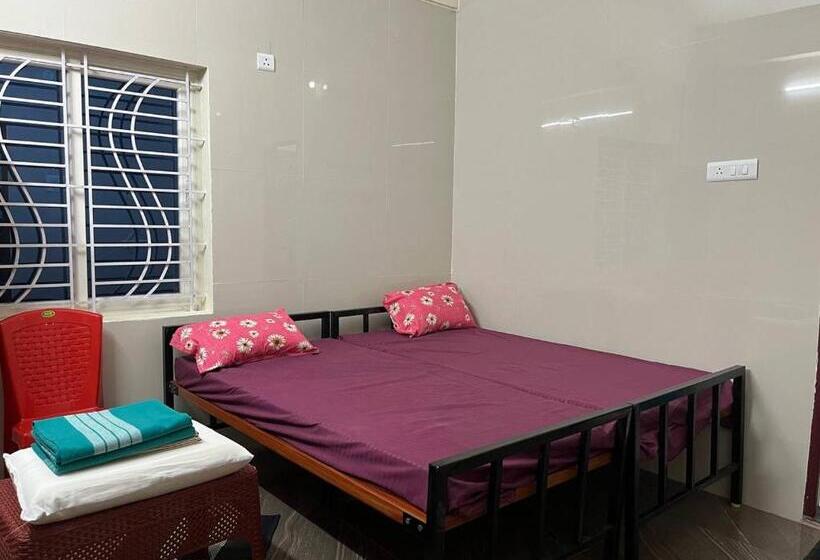 호텔 Shri Sai Residency