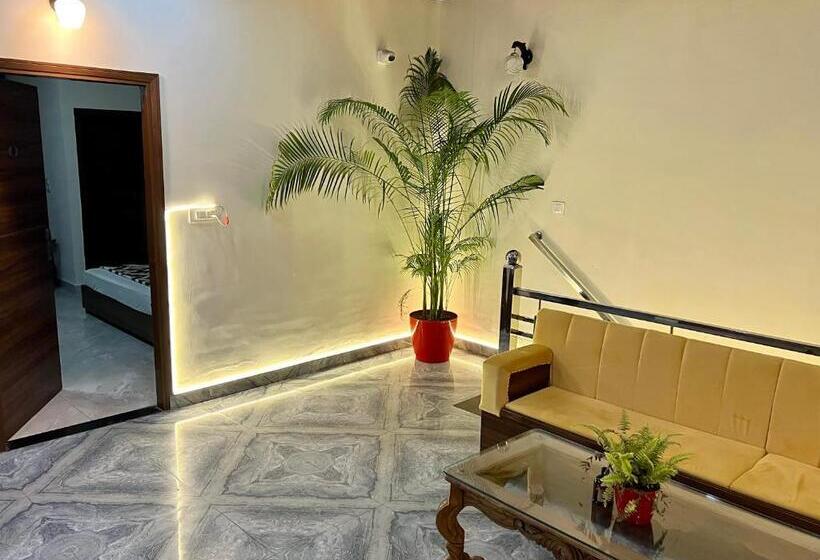 酒店 The Crown , Top Rated & Most Awarded Property In Chandigarh, Zirakpur & Tricity