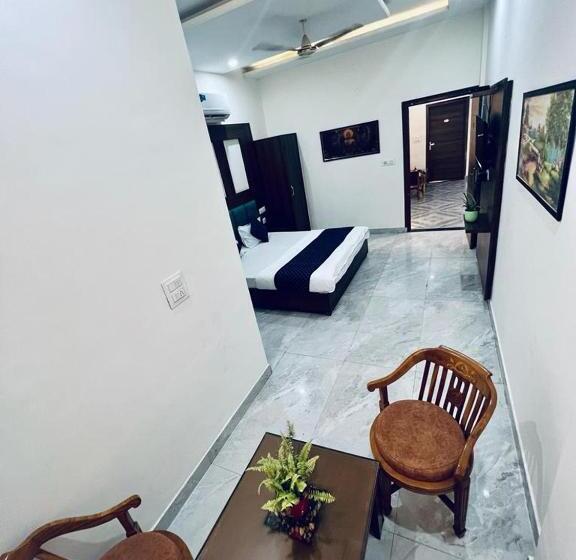 酒店 The Crown , Top Rated & Most Awarded Property In Chandigarh, Zirakpur & Tricity