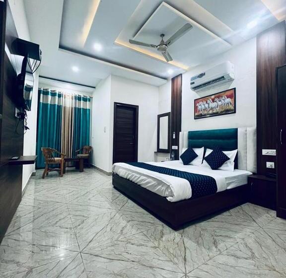 酒店 The Crown , Top Rated & Most Awarded Property In Chandigarh, Zirakpur & Tricity