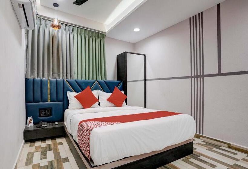 Oyo Flagship Hotel Lavish