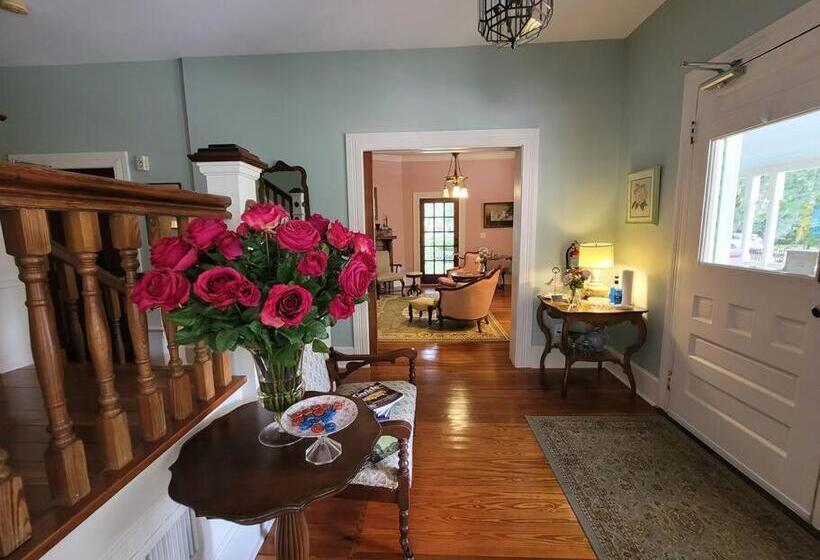 צימר Inspiration Room At Camellia Rose Inn Downtown