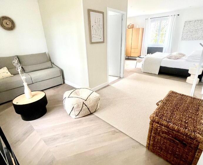 ベッドアンドブレックファースト Les 15 Chenes Chambres D Hôtes, Parc Arboré De 5000 M2 à 20km Du Puydufou Une Suite Familiale Et 3 C
