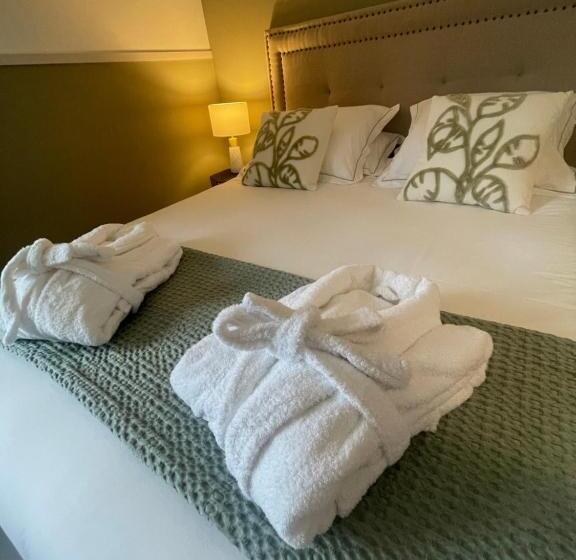 ベッドアンドブレックファースト Les 15 Chenes Chambres D Hôtes, Parc Arboré De 5000 M2 à 20km Du Puydufou Une Suite Familiale Et 3 C