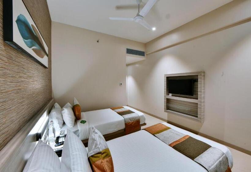 Click Hotel Pithampur